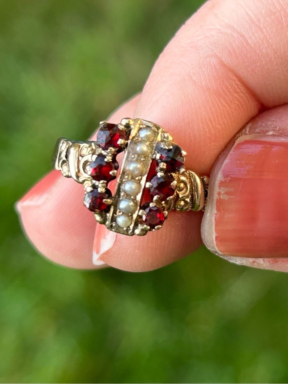 10k Gold Antique Victorian Ring with Rose Cut Garnets and Engraved Band